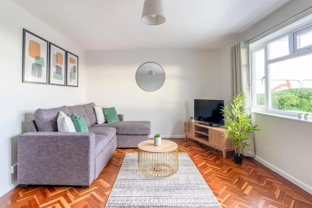 Apartment Spacious Sea View 2 Bedroom Sleeps 6-Free Parking Bournemouth United Kingdom