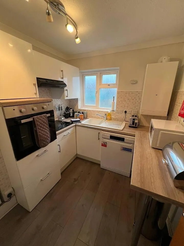 Apartment Spacious Sea View 2 Bedroom Sleeps 6-Free Parking Bournemouth